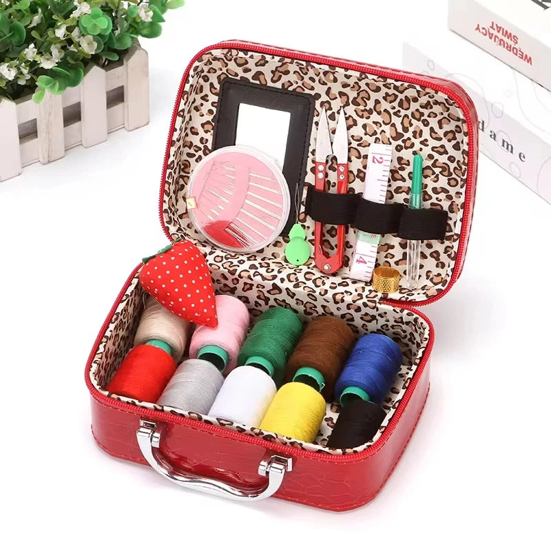 Set de Cusut Geanta 8 Ustensile + 10 Role Ata